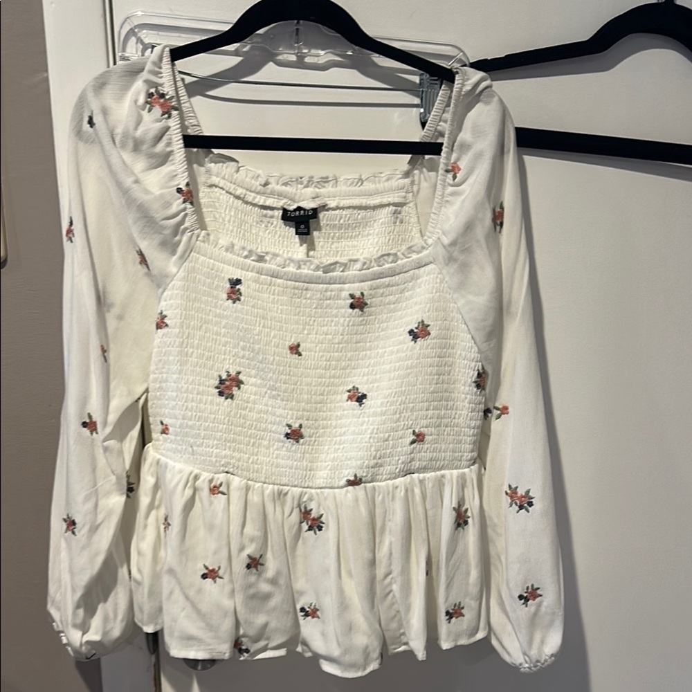 NWOT Torrid Cream Floral Peplum Blouse